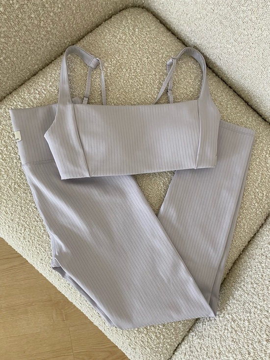 Vuori Pants - Vuori Inversion Rib Sports Bra and Leggings Matching Set 'Lavender Ice' XS